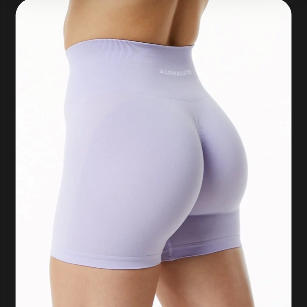 Alphalete Amplify Short 4.5 in Misty Lilac